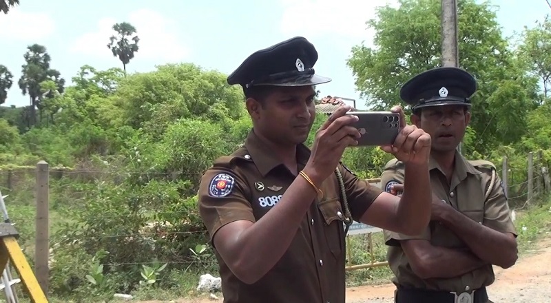 புகைப்படம் மற்றும் காணொளி எடுத்து அச்சுறுத்திய கான்ஸ்டபிள் - வேடிக்கை பார்த்த உதவி பொலிஸ் பொறுப்பதிகாரி