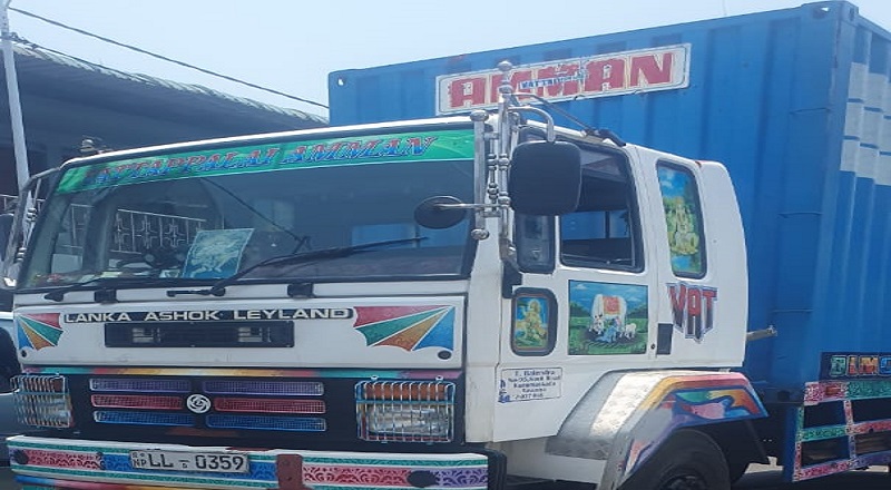 யாழ்ப்பாணம் முட்டாஸ் கடைச் சந்தியில் விபத்து: இளைஞன் ஒருவர்  உயிரிழப்பு