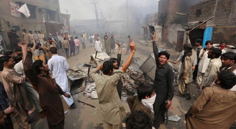 பாகிஸ்தானில் வன்முறையை தூண்டியதாக 2 பேர் மீது தேசத்துரோக வழக்கு