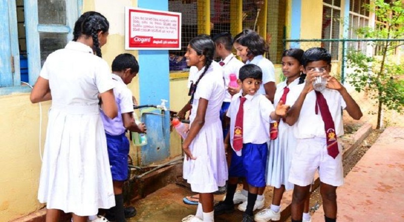 மேல் மாகாண பாடசாலை மாணவர்கள் சீருடையுடன்  நீளமான ஆடையை அணிவதற்கு அனுமதி