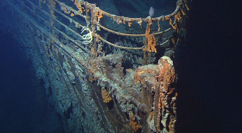 டைட்டானிக் கப்பல் மூழ்கிய இடத்தைப் பார்வையிட சென்ற பயணிகள் நீர்மூழ்கிக் கப்பல் திடீரென மாயம்