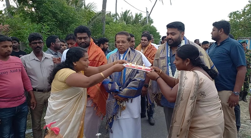 யாழ்ப்பாணத்துக்கு விஜயம் செய்துள்ள மைத்திரிபால யாழ் மாவட்ட கடற்றொழிலாளர் சங்கத்தினரை சந்தித்தார்