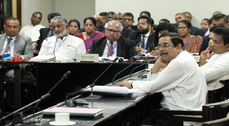 இறக்குமதி செய்யப்படும் தேங்காய் எண்ணெயின் தரத்தில் உள்ள சிக்கல்கள் குறித்து விரிவாக ஆராய முடிவு