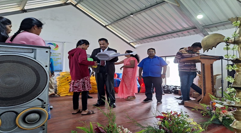 நுவரெலியா மாவட்டத்தில் உள்ள விவசாயிகளுக்கு உபகரணங்கள் வழங்கல்