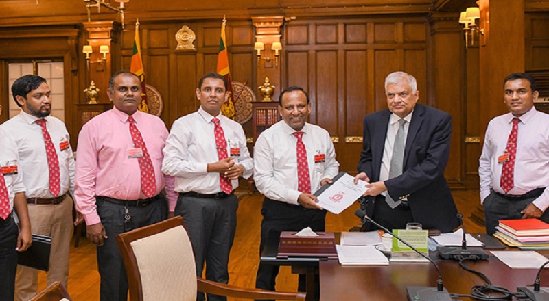 ரணில் விக்ரமசிங்கவை சந்தித்த அரச வைத்திய அதிகாரிகள் சங்கத்தின் புதிய அதிகாரிகள்