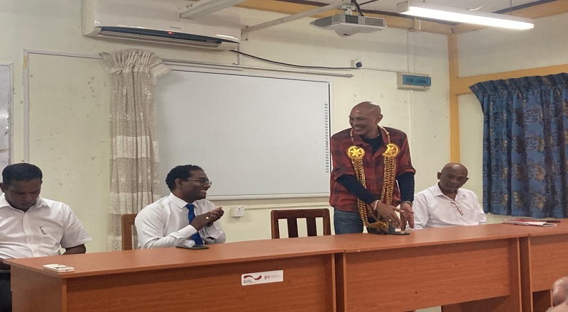 கல்வி ராஜாங்க அமைச்சரின் மகனை அழைத்து குறைகளை கூறிய வலயக் கல்வி அலுவலகம்