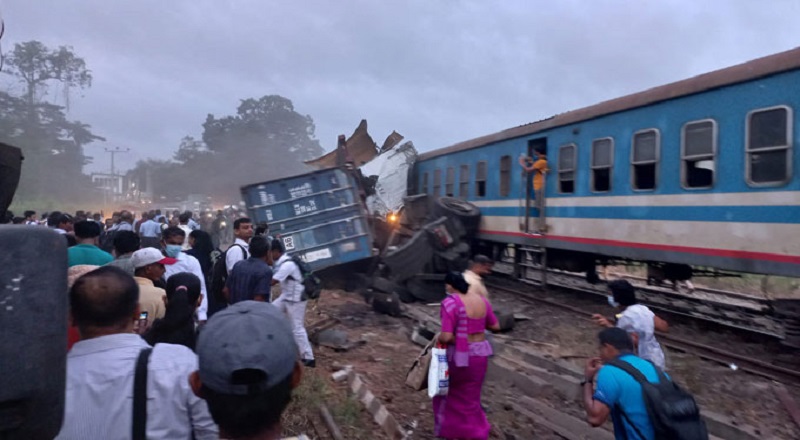 வில்வத்த புகையிரத கடவையில் கொள்கலன் ஒன்று புகையிரதத்துடன் மோதியுள்ளது