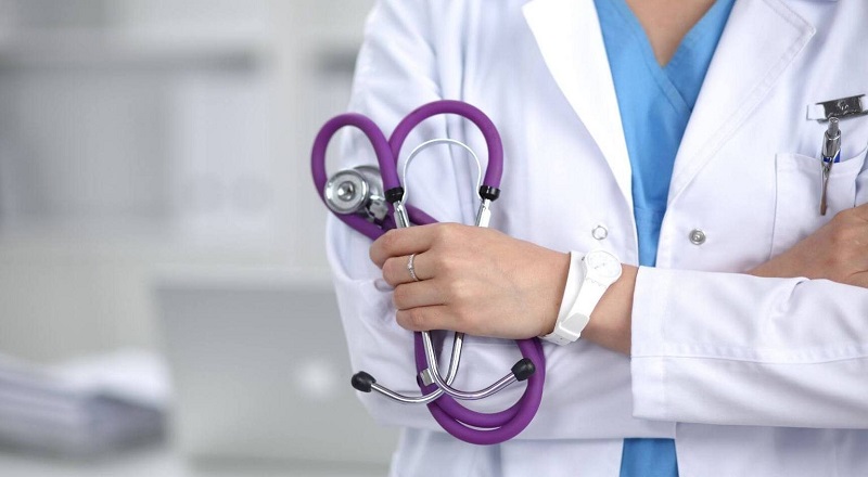 விசேட வைத்திய நிபுணர்களுக்கு வெளிநாடு செல்வதற்கான விடுமுறையை வழங்காதிருக்க தீர்மானம்