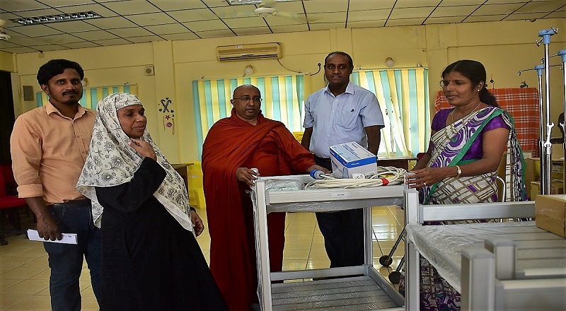 மன்னார் மாவட்ட வைத்தியசாலைகளுக்கு என 40 மில்லியன் ரூபாய் பெறுமதியான மருத்துவ பொருட்கள் கையளிப்பு