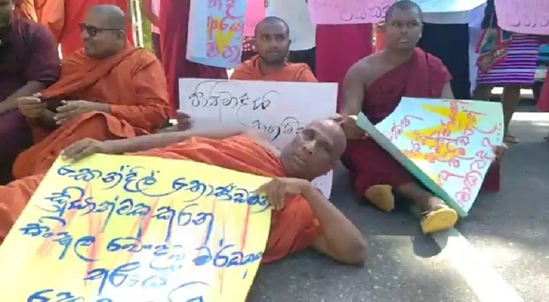 ஜனாதிபதியின் பிரதிநிதியின் தீர்மானத்திற்கு பௌத்த பிக்குகள் எதிர்ப்பு