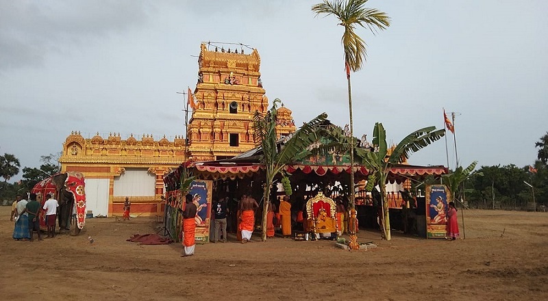 யானை மீது கும்பங்கள் ஊர்வலமாக எடுத்து செல்லப்பட்டு கும்பாபிஷேகம்