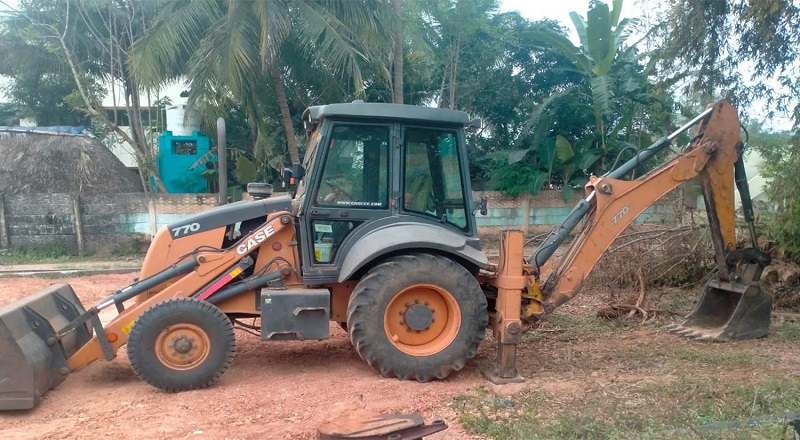 ஜே.சி.பி இயந்திரம் இராணுவத்தினரின் உதவியுடன் பறிமுதல்