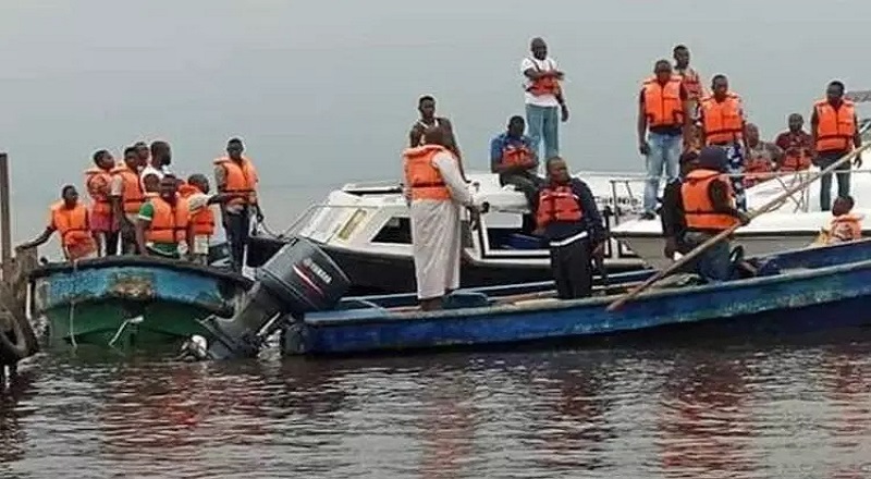 நைஜீரியாவில் ஆற்றில் படகு கவிழ்ந்து விபத்துக்குள்ளான சம்பவத்தில் 26 பேர் பலி