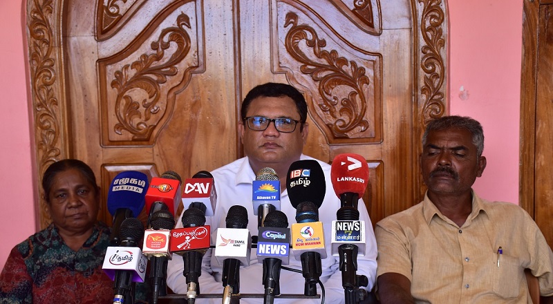 இந்திய மீனவர்கள் அத்து மீறி  இலங்கை கடற்பரப்பில் நுழைந்து மீன்பிடி நடவடிக்கை
