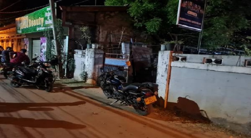யாழில் வீசப்பட்ட நாட்டுக் குண்டு