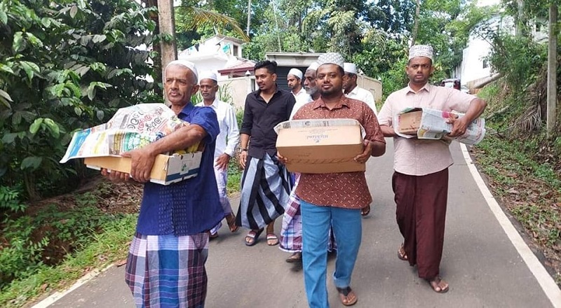 மீவலதெனிய முஸ்லிம்கள் புனித நோன்புப் பெருநாளை முன்னிட்டு  இனிப்புக்களையும் பெருநாள் உணவுகளை வழங்கி மகிழ்ந்தனர்.