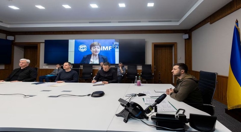 IMF $15.6 பில்லியன் உக்ரைன் கடனை அங்கீகரிக்கிறது