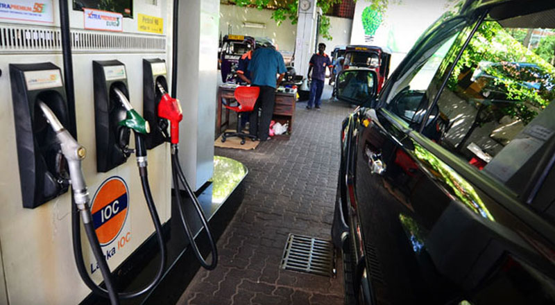  எரிபொருள் தாங்கிகள்  வெடிக்கும் அபாயம்:  எச்சரிக்கை விடுத்த ஐஓசி நிறுவனம்