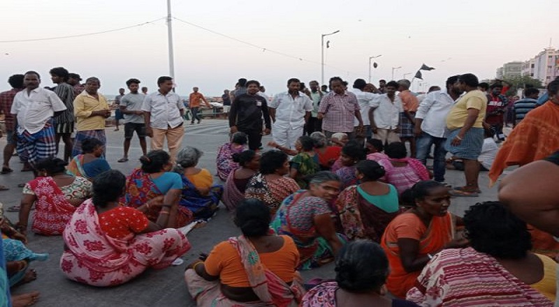 அரசியல் வியாபாரத்திற்காக விற்கப்படும் மக்கள்