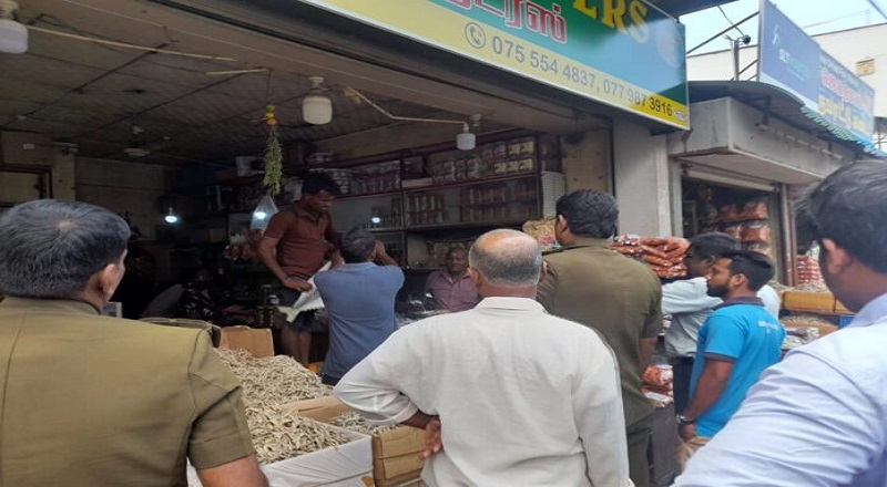இன்றையதினம் யாழ். கருவாட்டுகடைகளில் சுகாதார பரிசோதகர்கள் அதிரடி பரிசோதனை!