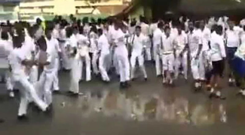 புத்தாண்டு கொண்டாட்டத்தின்போது மோதலில் ஈடுபட்ட மாணவர்கள்