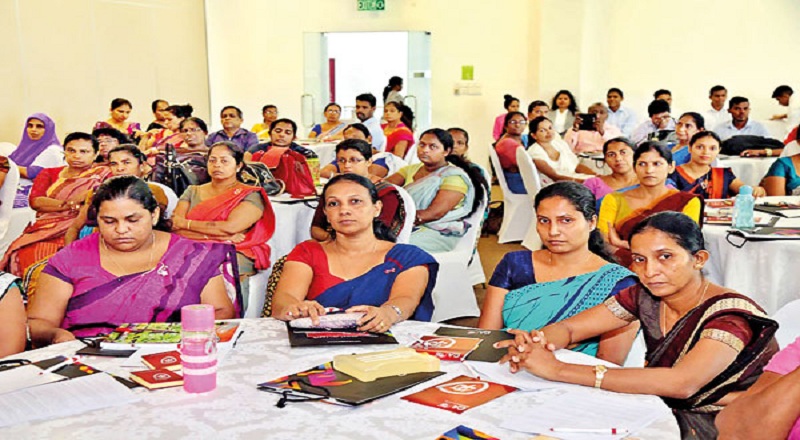 அதிபர் ஆசிரியர்கள் பிரச்சனைகளை பொறுத்துக்கொண்டு பிள்ளைகள் மற்றும் நாட்டிக்காக சேவையாற்ற வேண்டும் - கல்விப்பணிப்பாளர் 