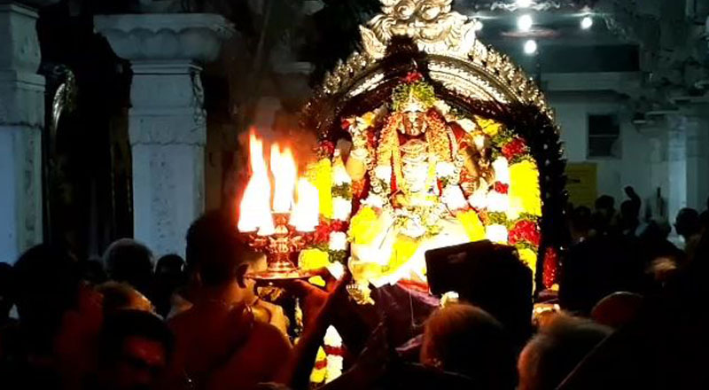 சித்தரைப் புத்தாண்டு பிறப்பினை முன்னிட்டு யாழில் ஆலயங்களில் விஷேட, அபிஷேசக ஆராதனைகள்! 