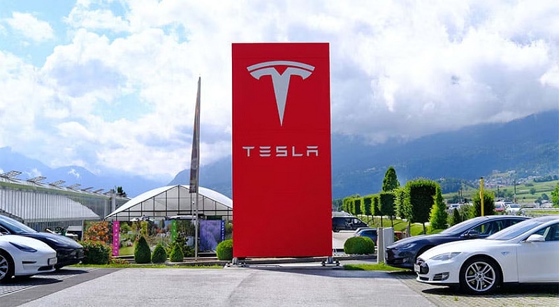 அமெரிக்காவில் Tesla வாகனங்களின் விலை சடுதியாக குறைப்பு