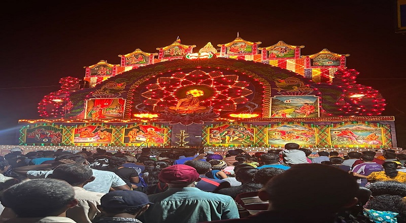 இலங்கையில் வெசாக் தினத்தை முன்னிட்டு உருவாக்கப்பட்ட உயரமான பௌத்த பந்தல்(போட்டோ , வீடியோ இணைப்பு)