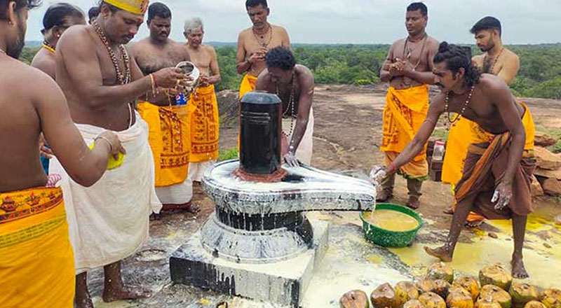 வெடுக்குநாறிமலை பூசாரி மற்றும் நிர்வாக உறுப்பினர் பொலிஸாரால் கைது!