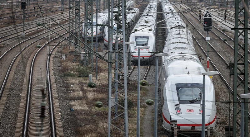 சம்பள உயர்வு கோரி ஜெர்மனியில் ரயில்வே ஊழியர்கள் 2 நாள் வேலை நிறுத்தம்