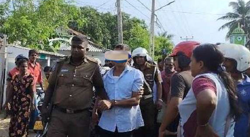 சிறுவர்களை கடத்த முயன்ற நபர் பொது மக்களால் மடக்கி பிடித்து பொலிஸாரிடம் ஒப்படைப்பு: யாழில் சம்பவம்