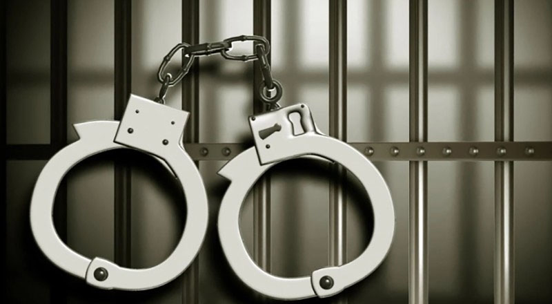 சட்ட விரோதமாக மாணிக்க கற்கள் அகழ்வு ஈடுபட்ட  இருவர் கைது!