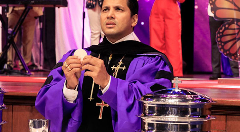 நாட்டுக்கு வருவதாக கூறிய சர்ச்சை போதகர் ஜெரோம் சூம் தொழிநுட்பம் ஊடாக ஆராதனையில்!