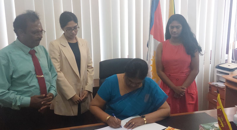 வடக்கு மாகாண ஆளுநர் பி.எஸ்.எம்.சாள்ஸ் கடமைகளை பொறுப்பேற்றார்!