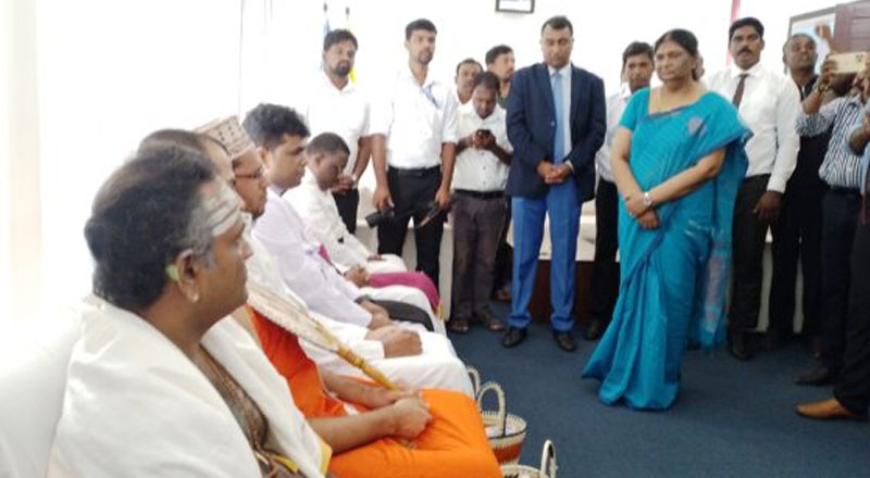 வடக்கு மாகாண ஆளுநரின் பதவியேற்பு நிகழ்வினை புறக்கணித்த நாடாளுமன்ற உறுப்பினர்கள்!