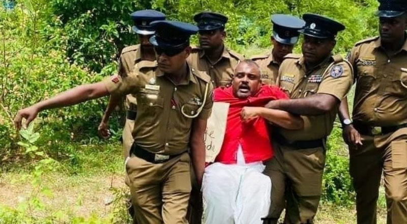 தையிட்டியில் பொலிஸாரின் வெறித்தனம்:   இருவர் கைது! கஜேந்திரன் உட்பட  பலர்   மீதும் தாக்குதல் (இரண்டாம் இணைப்பு )