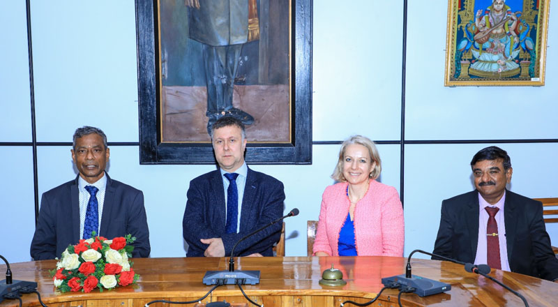 யாழ்ப்பாணப்  பல்கலைக் கழகத்திற்கு சென்ற பிரித்தானிய தூதுவர்!