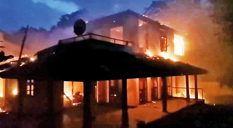 அமைச்சர்களின் வீடுகள் எரிப்பு: விசாரணை கோரிய மனு வாபஸ்