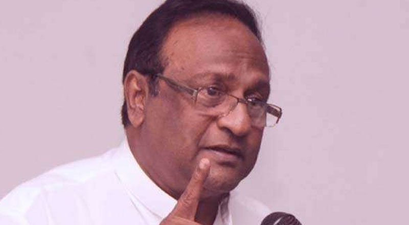 முப்படையினரையும்  விடுதலை புலிகளையும் சமநிலையில் வைத்துப்பார்ப்பது வெட்கக்கேடானது! சரத் வீரசேகர