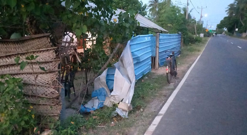 புல்லுப் புடுங்கி கொண்டு இருந்தவர் மீது மோதிய வாகனம்: சம்பவ இடத்திலேயே உயிரிழந்த குடும்பஸ்தர்