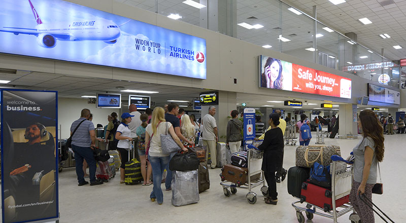 அவுஸ்திரேலியாவில் இருந்து வந்த விமானத்தில்  யாழ்ப்பாணத்தை சேர்ந்த நபர் உயிரிழப்பு