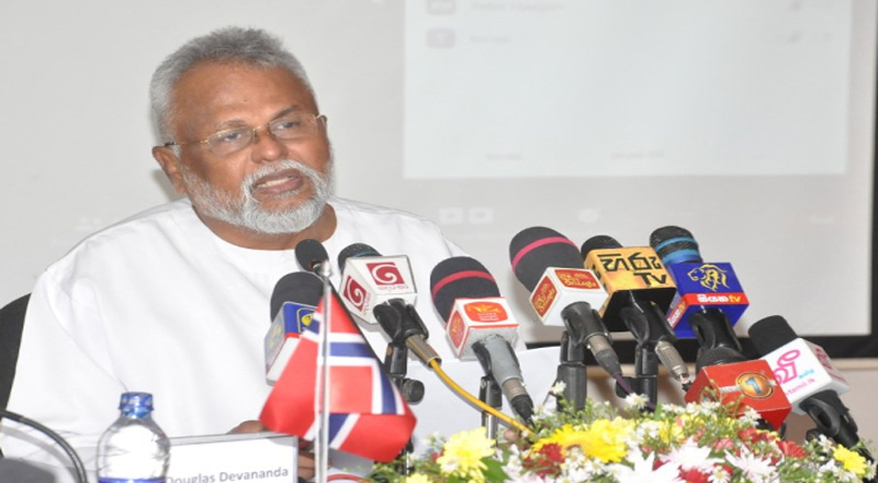 பூநகரி கடற்றொழிலாளர்களுக்கு நேற்று நன்கொடையாக சீன அரசாங்கத்தினால் மண்ணெண்ணெய் வழங்கப்பட்டது