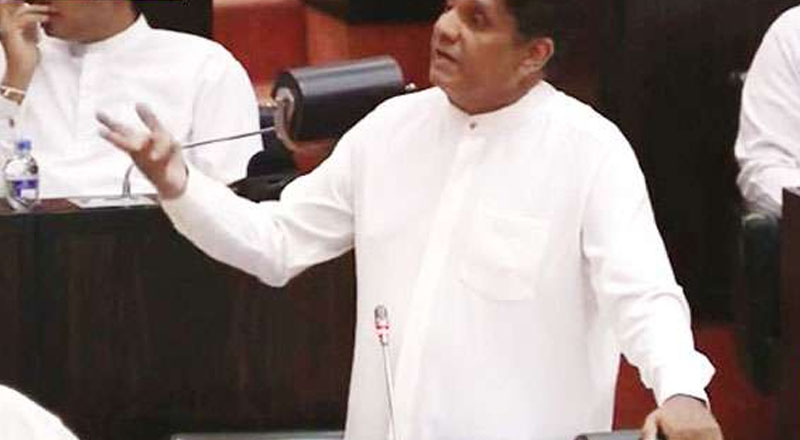 இறக்குமதிக் கட்டுப்பாடுகளால் கைத்தொழில்கள் வீழ்ச்சியடைந்துள்ளது! சஜித்