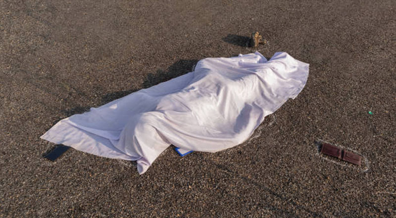 இறந்த மனைவியை தேடி சுயநினைவின்றி நடந்து சென்ற கணவன் குழியில் விழுந்து மரணம்: 6 நாட்களுக்கு பின் கண்டுபிடிக்கப்பட்ட சடலம்