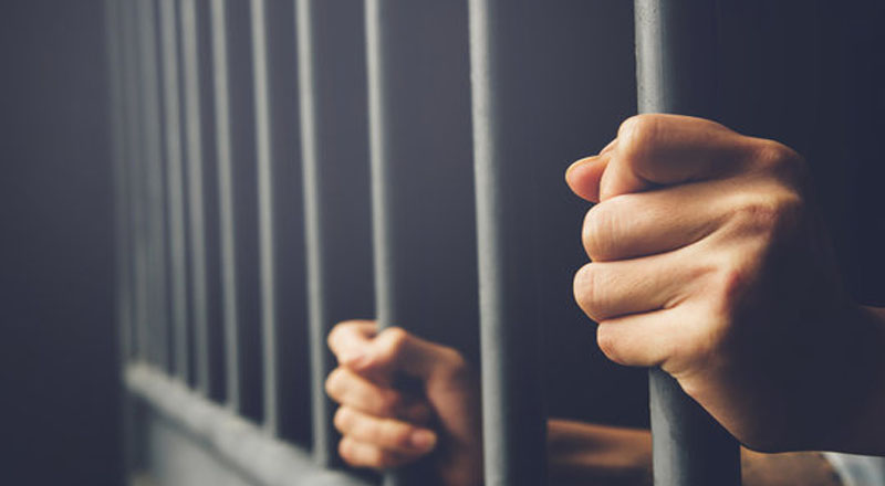 கைதிகளுக்கு போதைப்பொருள் விற்பனை செய்த காவலருக்கு ஆயுள் தண்டனை