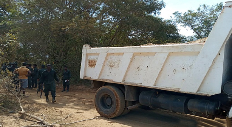 மாந்தை மேற்கு பகுதியில் சட்டவிரோத மணல் அகழ்வில் ஈடுபட்டோர் கைது