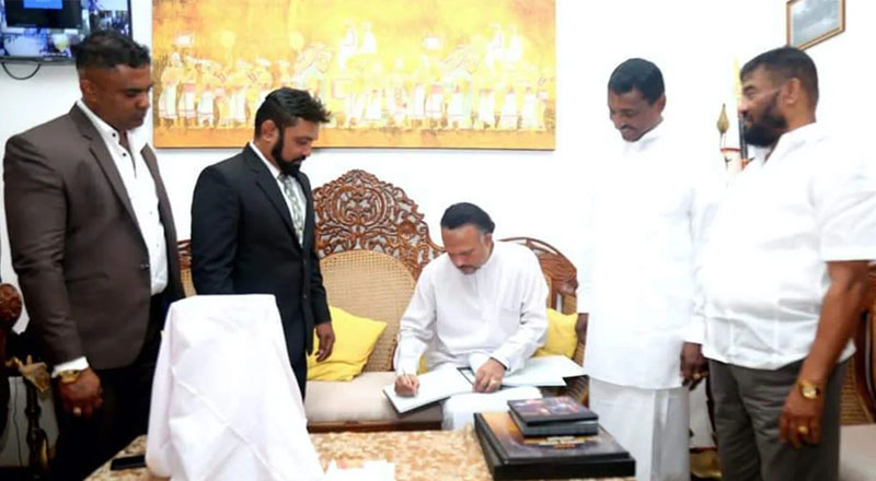 சப்ரகமுவ மாகாணத்தின் புதிய ஆளுநரின் முன்மாதிரியான செயல்!