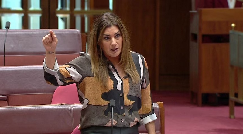 ஆஸ்திரேலிய பாராளுமன்றத்தில் பாலியல் துன்புறுத்தல் குறித்து விவரித்த பெண் எம்.பி.