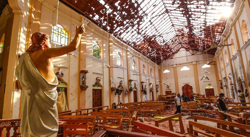 ஈஸ்டர் ஞாயிறு தாக்குதல் சம்பவம்: பொலிஸார் ஒருவர் பணி  நீக்கம்